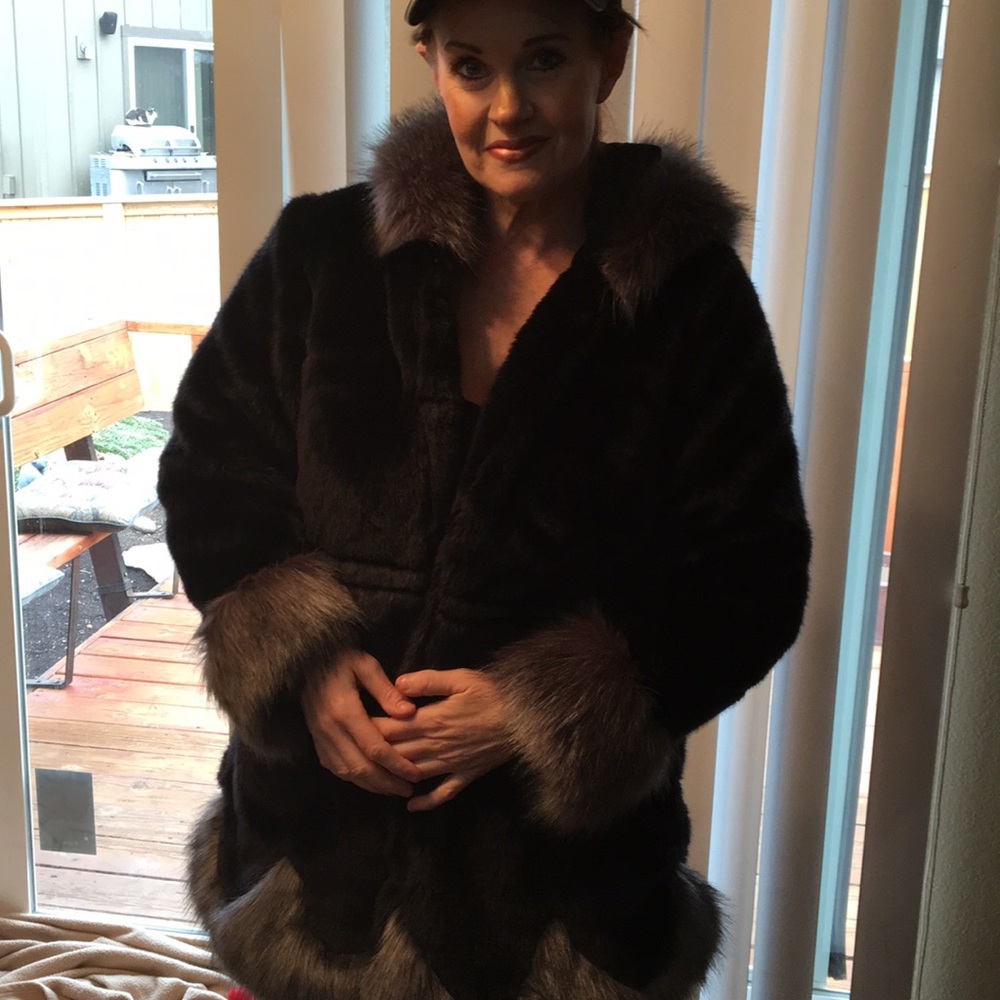 💕❤️💕Faux fur coat ❤️💕❤️ - Picture 6 of 8